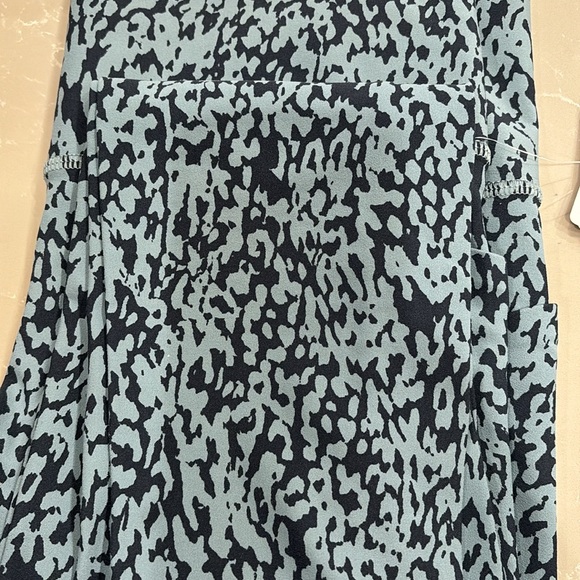 Athleta Salutation Stash II Pocket Tight 7/8 Green Black Print - Picture 9 of 10